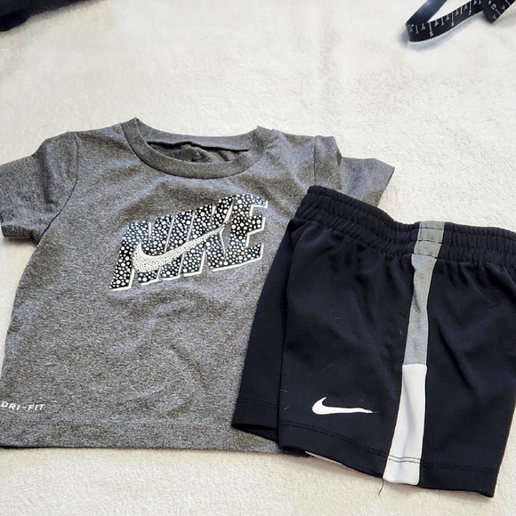 18 months NIKE Short Set - Picture 1 of 2